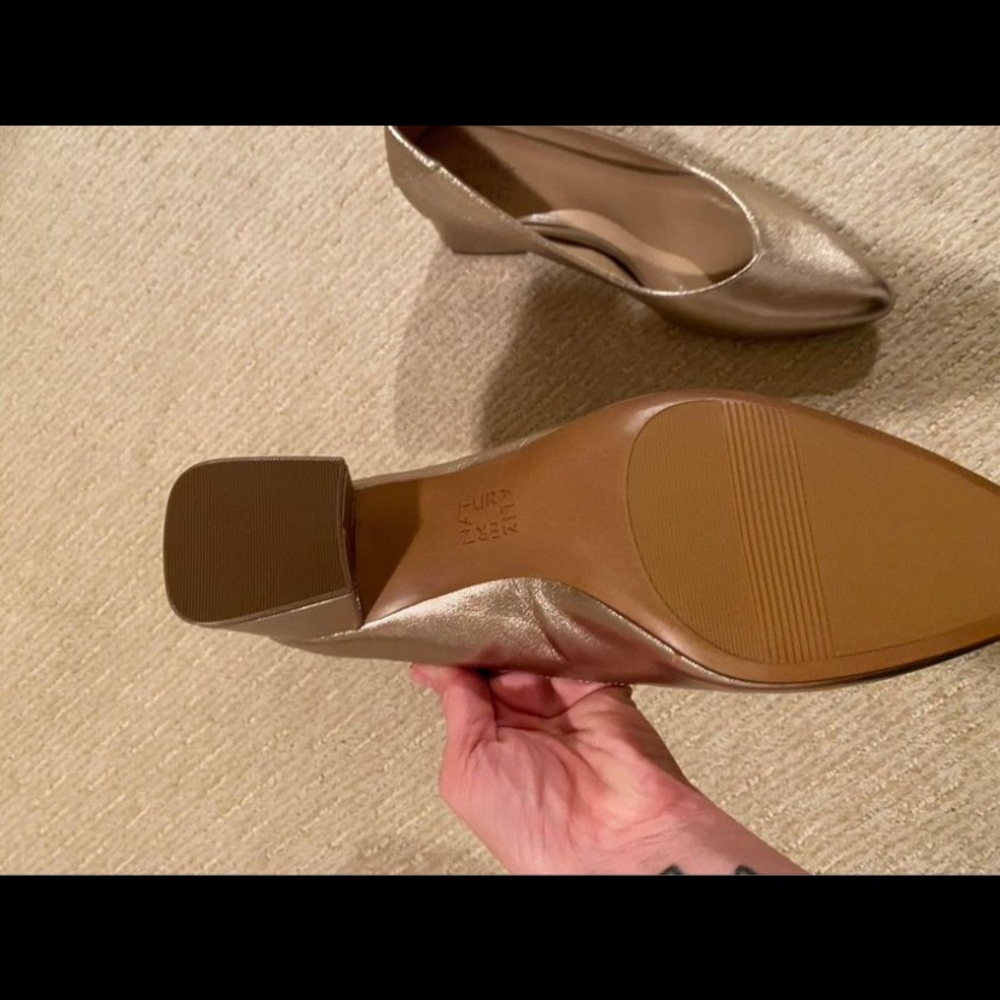 New Naturalizer gold pump, size 9, office, night out, holiday party - Picture 7 of 9